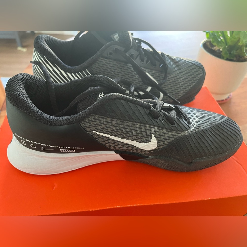 Nike Zoom Vapor Pro 2 Black and White Hardcourt Sneakers - Picture 3 of 6